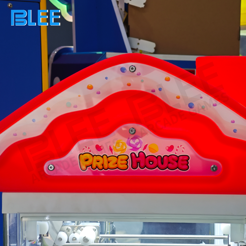 cute house design mini claw machine by BLEE